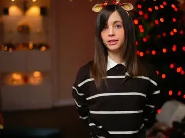 newchloe18 on Chaturbate