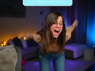 newchloe18 on Chaturbate