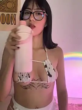 HinaSweet on StripChat