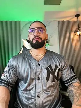 jaxon_colton — PLay Bulge and lick biceps