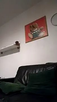 Knuffelstaaff123 on StripChat