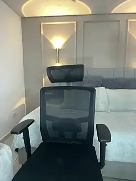 Miss_blue69 on StripChat