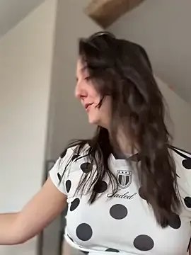 RealJuliette — Show lingerie & ass close cam